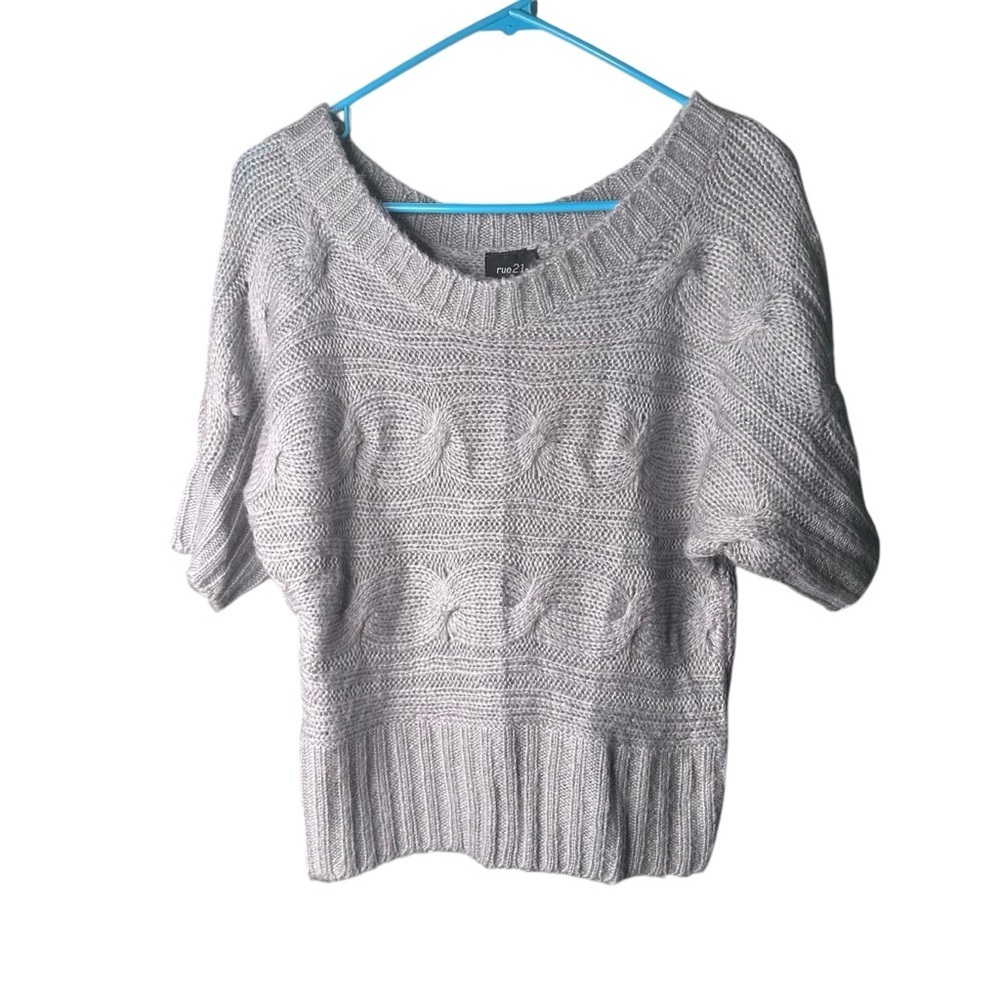 🔴 5 for $40 SALE! 
Rue Gray Crop Light Weight Cable Knit Sweater size S